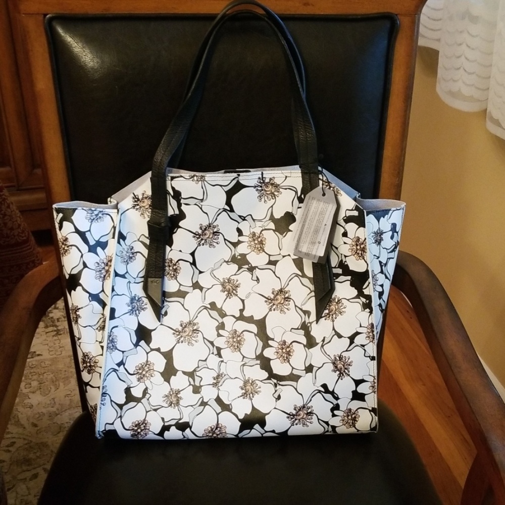๐๏ธFoley+corinna leather large floral tote